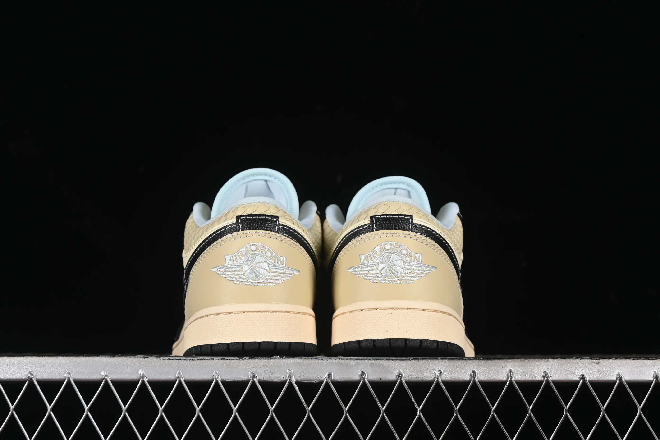 All categories Air Jordan Jordan series basketball shoes Air Jordan 1 Low G version pure original Air Jordan 1 Low "Coconut Milk Black" AJ1 Joe 1 island style low-top cultural basketball shoes HQ3437-101